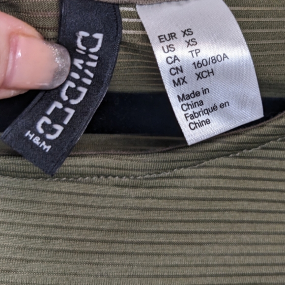 H&M Divided Olive Green Long Sleeve Crop Top 🌿✨ XS - Picture 3 of 8